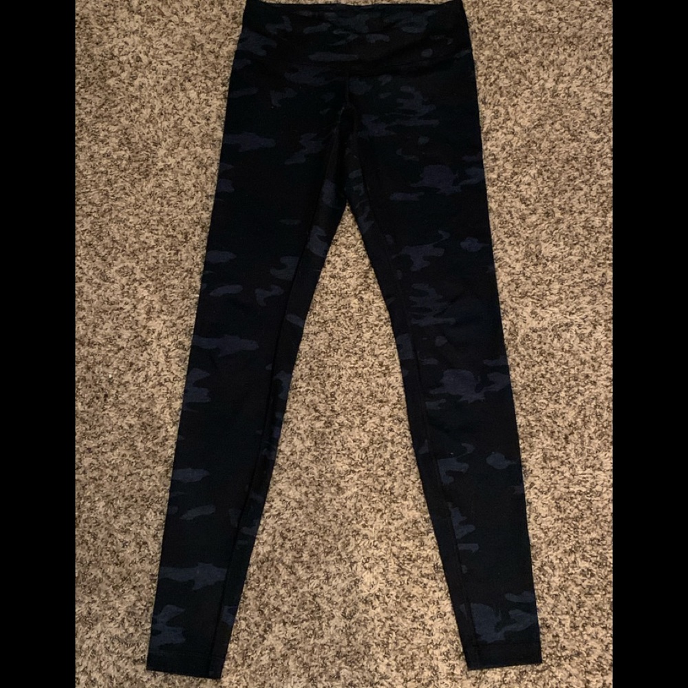 EUC Lululemon Navy Camo Full Length Leggings